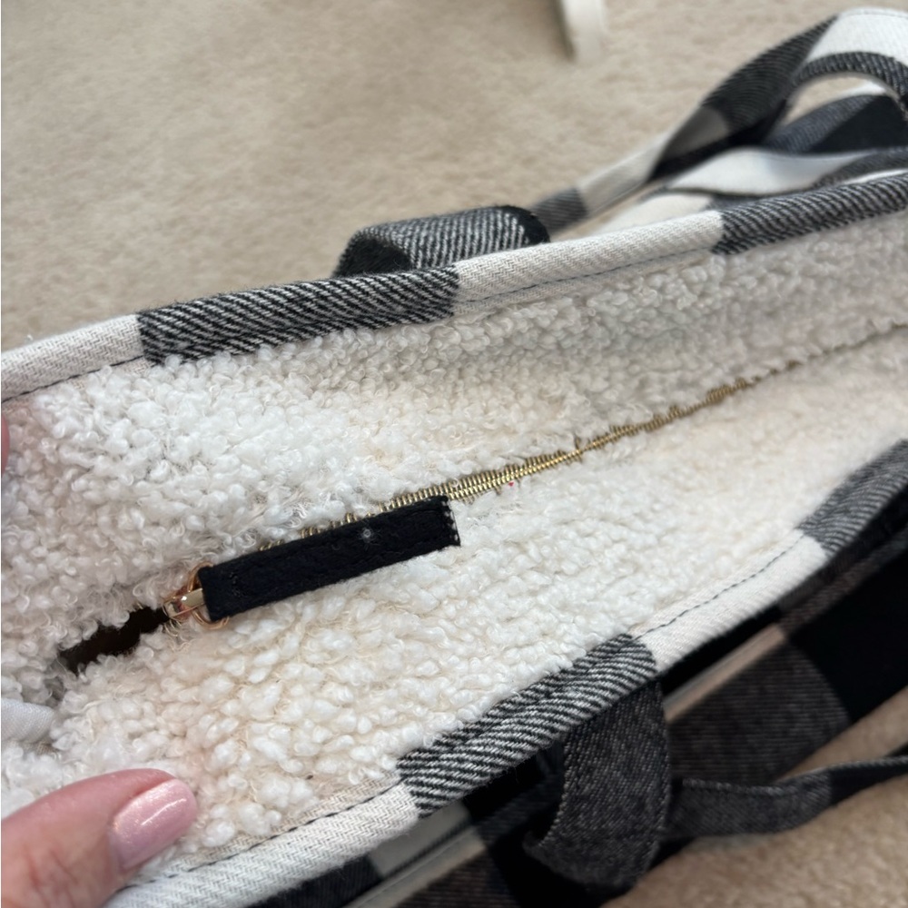 Flannel and Sherpa Checkered Print Tote - Picture 12 of 13